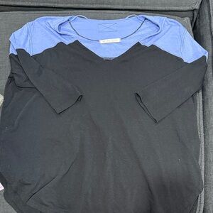 Free people Two-Tone navy and Periwinkle V-Neck Topsize medium